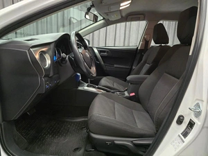 Хетчбэк Toyota Auris 2013 года, 1149000 рублей, Красноярск