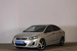 Седан Hyundai Solaris 2013 года, 989000 рублей, Тюмень