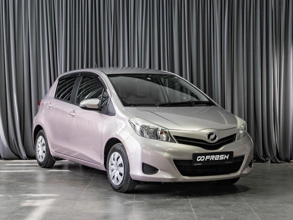 Хетчбэк Toyota Vitz 2011 года, 767000 рублей, Тюмень