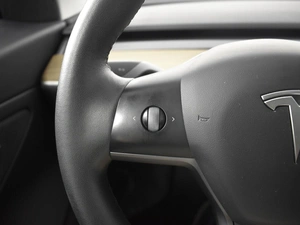 Седан Tesla Model 3 2021 года, 3299900 рублей, Казань