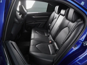 Седан Toyota Camry 2021 года, 3229000 рублей, Красный Пахарь