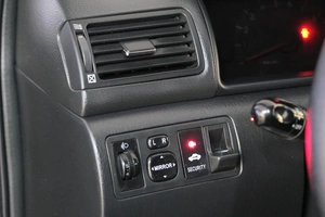 Седан Toyota Corolla 2004 года, 749000 рублей, Омск