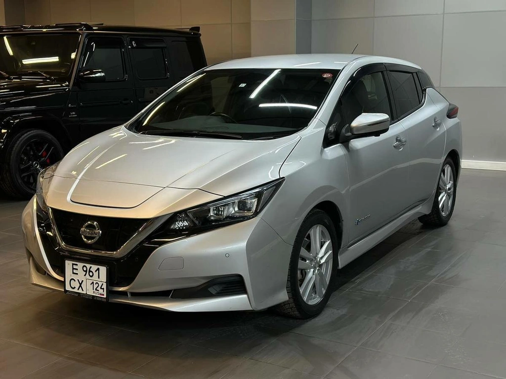 Хетчбэк Nissan Leaf 2019 года, 1897000 рублей, Красноярск