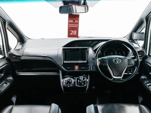 Минивэн Toyota Esquire 2016 года, 1699000 рублей, Красноярск