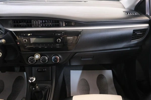 Седан Toyota Corolla 2014 года, 1119000 рублей, Омск