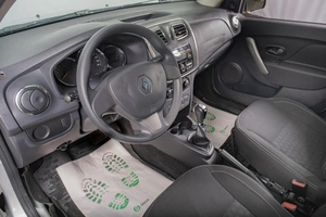 Седан Renault Logan 2017 года, 1029000 рублей, Томск