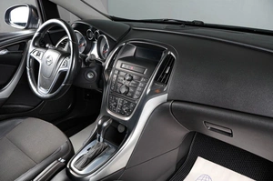 Хетчбэк Opel Astra 2012 года, 949000 рублей, Тюмень