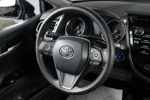 Седан Toyota Camry 2019 года, 3199000 рублей, Тюмень