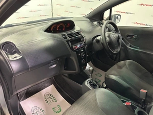 Хетчбэк Toyota Vitz 2006 года, 499000 рублей, Красноярск