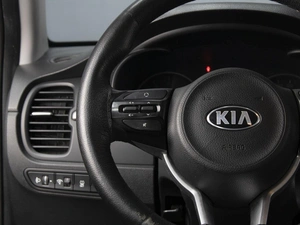 Хетчбэк Kia Rio X-Line 2018 года, 1250000 рублей, Омск