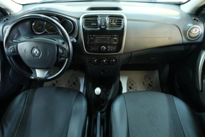 Седан Renault Logan 2016 года, 549000 рублей, Омск