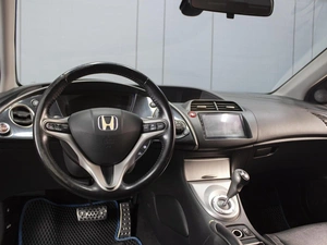 Хетчбэк Honda Civic 2008 года, 640000 рублей, Омск