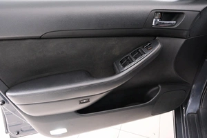 Седан Toyota Avensis 2005 года, 839000 рублей, Красноярск