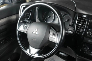 Внедорожник Mitsubishi Outlander 2016 года, 1899000 рублей, Тюмень