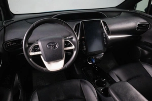 Лифтбек Toyota Prius 2019 года, 2389000 рублей, Сургут