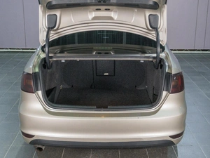 Седан Volkswagen Jetta 2013 года, 879000 рублей, Сургут