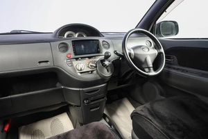 Минивэн Toyota Sienta 2013 года, 899000 рублей, Новосибирск