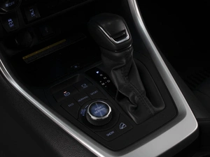 Внедорожник Toyota RAV4 2021 года, 3520000 рублей, Омск