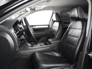 Внедорожник Volkswagen Touareg 2012 года, 1800000 рублей, Омск