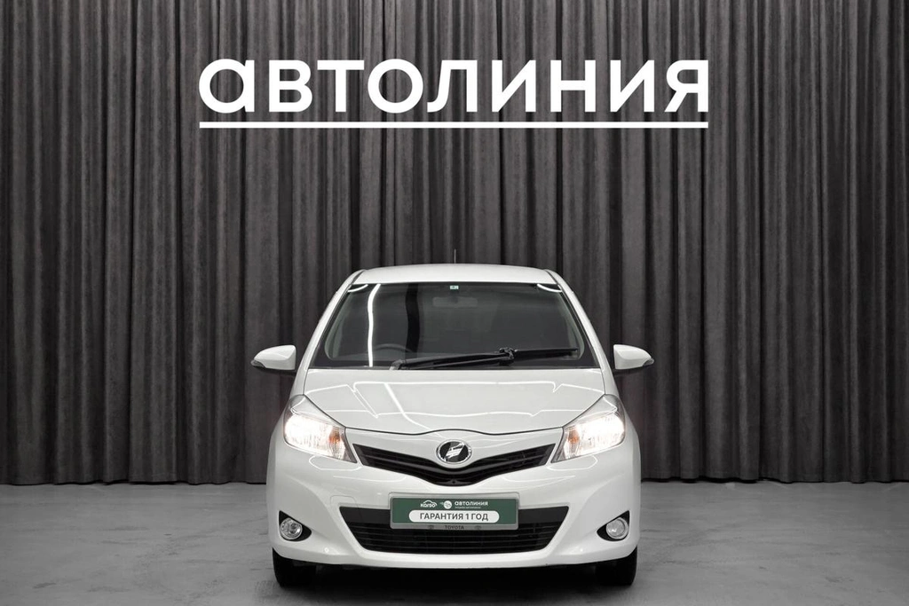 Хетчбэк Toyota Vitz 2014 года, 799000 рублей, Красноярск