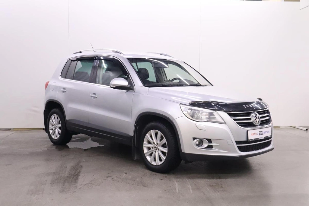 Внедорожник Volkswagen Tiguan 2010 года, 1045000 рублей, Брянск