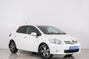 Хетчбэк Toyota Auris 2010 года, 879000 рублей, Красноярск