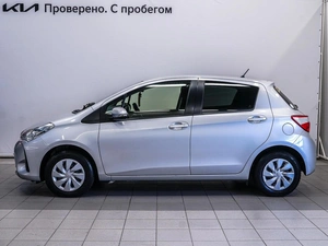 Хетчбэк Toyota Vitz 2018 года, 980000 рублей, Красноярск