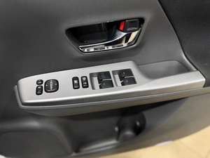 Лифтбек Toyota Prius 2014 года, 1199000 рублей, Красноярск