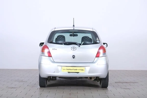 Хетчбэк Toyota Vitz 2010 года, 789000 рублей, Омск