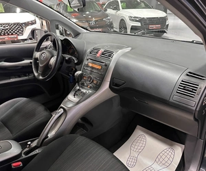 Хетчбэк Toyota Auris 2008 года, 797000 рублей, Красноярск