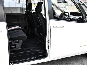 Минивэн Nissan Serena 2018 года, 1867030 рублей, Кирилловка