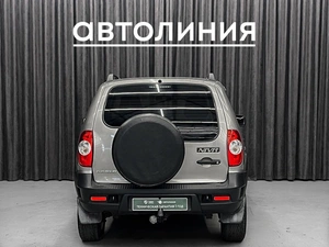 Внедорожник Chevrolet Niva 2018 года, 835000 рублей, Красноярск