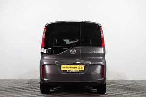 Минивэн Honda Stepwgn 2019 года, 2039000 рублей, Сургут