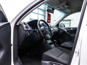 Внедорожник Volkswagen Tiguan 2013 года, 1320000 рублей, Красноярск