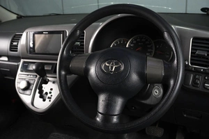 Минивэн Toyota Wish 2008 года, 920000 рублей, Омск