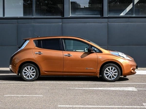 Хетчбэк Nissan Leaf 2016 года, 1197000 рублей, Кирилловка