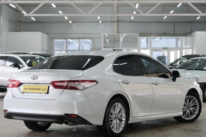 Седан Toyota Camry 2018 года, 2999000 рублей, Омск