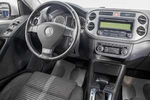Внедорожник Volkswagen Tiguan 2010 года, 949000 рублей, Барнаул