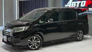 Минивэн Honda Stepwgn Spada 2017 года, 2257000 рублей, Красноярск