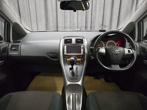 Хетчбэк Toyota Auris 2010 года, 820000 рублей, Красноярск