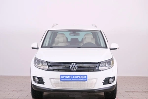 Внедорожник Volkswagen Tiguan 2012 года, 1439000 рублей, Омск