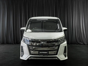 Минивэн Toyota Noah 2017 года, 2370000 рублей, Тюмень