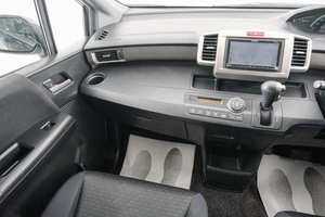 Минивэн Honda Freed 2011 года, 989000 рублей, Красноярск