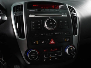 Хетчбэк Kia Ceed 2011 года, 963000 рублей, Красный Пахарь