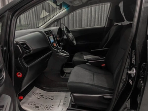 Хетчбэк Toyota Ractis 2014 года, 820000 рублей, Красноярск