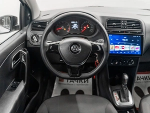 Седан Volkswagen Polo 2016 года, 1050000 рублей, Красноярск