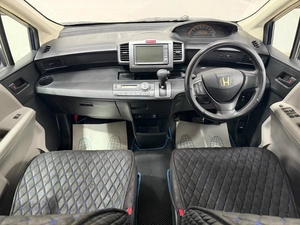 Минивэн Honda Freed 2008 года, 799000 рублей, Красноярск