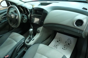 Седан Chevrolet Cruze 2010 года, 639000 рублей, Омск