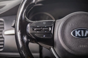 Седан Kia Rio 2017 года, 1199000 рублей, Томск