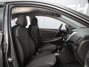 Седан Hyundai Solaris 2014 года, 950000 рублей, Омск